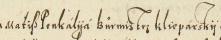 Z księgi radzieckiej Kleparza obejmującej lata 1569–1573: początkowy fragment wpisu z 1572 roku dokumentującego
przedstawienie radzie miejskiej przez ówczesnego burmistrza Macieja Pękalię zgłoszonej mu skargi Bartosza Foxa, mieszczanina
krakowskiego i karczmarza, na Macieja Brzezinę i jego żonę w sprawie rozliczeń za dostarczone piwo – oraz zbliżenie
zapisu imienia i funkcji (Archiwum Narodowe w Krakowie, sygn. KL 28, s. 545)