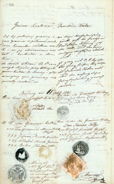 Z ksiąg gruntowych obszaru apelacji krakowskiej strona ze sporządzonego w 1847 roku protokołu ustalenia granic – tu fragment
zawierający potwierdzenie przez władze dominialne i gminne granicy pomiędzy Kostrzem a Bielanami
(Archiwum Narodowe w Krakowie, sygn. WM 562, s. 232)