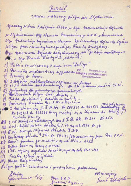 Protokół zdawczo-odbiorczy związany ze zmianą personalną na urzędzie sołtysa Zbydniowic
w 1964 roku – spojrzenie na zakres działania z perspektywy zawartości biurka…
(Archiwum Narodowe w Krakowie, sygn. 29/1108/132, nlb.)