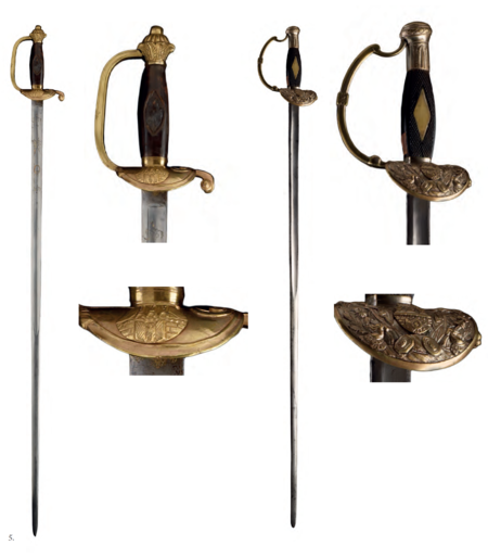 Z zachowanych elementów mundurów cywilnych z okresu Wolnego Miasta Krakowa:
1. kapelusz stosowany (bikorn – dwuróg) do munduru radcy Trybunału Rzeczypospolitej Krakowskiej;
2. frak mundurowy radcy Trybunału Rzeczypospolitej Krakowskiej;
3. para butów z cholewami (przed 1831 r.);
4. guziki mundurowe z herbami Wolnego Miasta Krakowa;
5. szpady mundurowe z herbami Wolnego Miasta Krakowa na jelcach rękojeści
(Muzeum Narodowe w Krakowie, nr inw. MNK V-193; MNK V-156;
MNK V-188/1-2; MNK V-607/1/2/4/5/6/9; MNK V-580; MNK V-1316;
reprodukcje wykonane przez Pracownię Fotograficzną MNK)