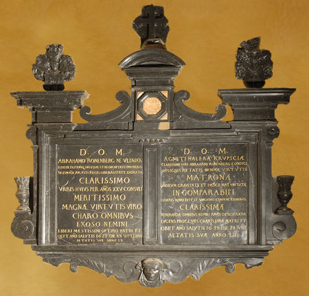 Usytuowane w północnej kruchcie kościoła Mariackiego w Krakowie barokowe podwójne epitafium Abrahama Ronenberga i jego żony Agnieszki wykonane przez Macieja Świętkowicza