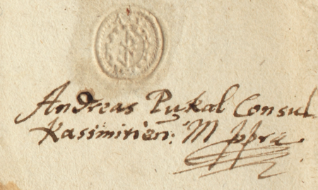 Z aktu wydanego w roku 1615: pieczęć papierowa na podkładzie woskowym z herbem mieszczańskim (gmerkiem) oraz podpisem
Andrzeja Pukala (Archiwum Narodowe w Krakowie, sygn. rkps 1088, s. 689)