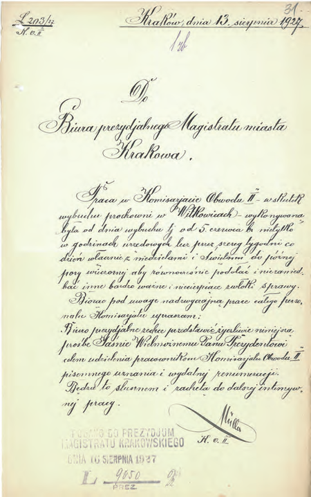 Z akt Wybuch prochowni w Witkowicach, zestawienia szkód, subwencje dla
poszkodowanych 1927–1929 wystąpienie komisarza Władysława Müllera z 1927 r. w sprawie
pisemnego uznania i finansowego wyrównania za dodatkową pracę personelu Miejskiego
Komisariatu Obwodu II w trakcie likwidacji skutków wybuchu
(Archiwum Narodowe w Krakowie, sygn. Kr 4732, s. 31)