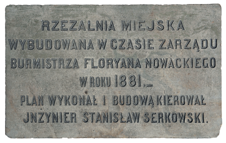 Tablica znad wejścia do lodowni miejskiej (dawnej chłodni) oraz tablica z budynku rzezalni miejskiej, inwestycji otwartych
za kadencji Floriana Nowackiego. Na tablicy rzezalni znajduje się również wzmianka o synu burmistrza Emila Serkowskiego
(nr 14), Stanisławie (Dom Historii Podgórza, nr inw. DHP/IV/OP/3, DHP/IV/OP/27)