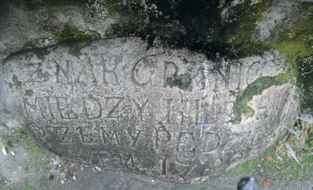 Położony w 1782 roku kamień graniczny między miastem Kleparzem i jurydyką Pędzichów, zachowany
do naszych czasów w murze kamienicy na narożniku ulic Długiej i Pędzichów