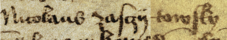 Dokument wydany w 1449 roku w Kleparzu, w którym ławnicy kleparscy oświadczyli, że przed sądem gajonym, któremu
przewodniczył podwójci Jan w miejsce wójta Mikołaja Sobowskiego, Mikołaj Zaszczytowski, były wójt kleparski, zeznał, iż
sprzedał za 24 grzywny, z prawem odkupu (to jest na wyderkauf), swój ogród położony w Biskupiu, za kościołem Krzyża
Świętego, Piotrowi Okszmarowi (nr 5), opiekunowi szpitala dla trędowatych św. Walentego; przy dokumencie ułamki pieczęci
ławniczej kleparskiej – oraz zbliżenie zapisu imienia (Archiwum Uniwersytetu Jagiellońskiego, sygn. dypl. perg. 127)
