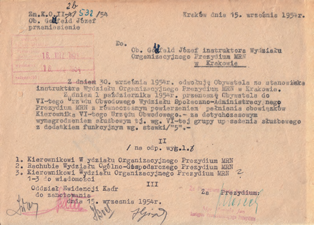 Z akt Prezydium Miejskiej Rady Narodowej w Krakowie pismo z 1954 r. przenoszące służbowo
Józefa Goldfelda do Obwodu VI na stanowisko kierownika Urzędu Obwodowego; użyta formuła
o „powierzeniu pełnienia obowiązków” nie oznacza tymczasowego zainstalowania
na stanowisku (p.o.), o czym świadczą inne dokumenty personalne tej postaci
(Archiwum Zakładowe Urzędu Miasta Krakowa, sygn. spis 3759/1686)