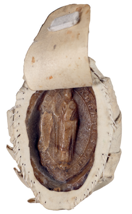 Pochodzące z dokumentu wystawionego w 1274 roku w Tyńcu pieczęcie wyciśnięte
w białym wosku: kapituły klasztornej benedyktynów w Tyńcu, na której w polu
pieczętnym postać św. Piotra trzymającego miecz, w otoku napis: S[IGILLUM]
CAPITVLI S(AN)C(T)I PETRI DE TINCIA, oraz opata klasztoru tynieckiego,
z wizerunkiem w polu pieczętnym postaci opata w infule trzymającego pastorał i książkę,
z napisem w otoku: S(IGILLUM) ABBAS SANCTI PETRI DE TINCIA
(Archiwum Uniwersytetu Jagiellońskiego, sygn. dok. perg. 1)