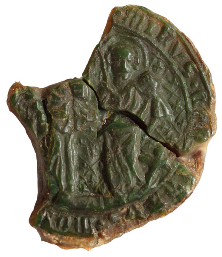 Pochodzące z dokumentu wystawionego w 1497 roku odciski w wosku pieczęci: opata tynieckiego – w polu pieczętnym
postać opata w infule z pastorałem i tarczą, oraz klasztoru tynieckiego – w polu pieczętnym postacie św. św. Piotra i Pawła
(Archiwum Uniwersytetu Jagiellońskiego, sygn. dok. perg. 266)