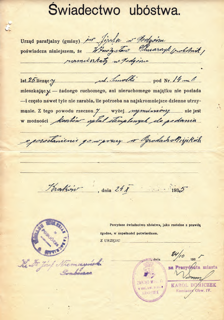 Z akt magistrackich świadectwo ubóstwa wystawione w 1935 r.
i potwierdzone przez komisarza Karola Domiczka
(z zasobów Urzędu Miasta Krakowa)