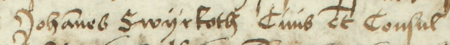 Z księgi miejskiej ławniczej Kleparza obejmującej lata 1499–1528: początkowy fragment wpisu z 1502 roku dotyczącego
sprawy przed ławą z udziałem Jana Smerkotha, wówczas rajcy starego – oraz zbliżenie zapisu imienia, obywatelstwa i urzędu
(Archiwum Narodowe w Krakowie, sygn. KL 1, s. 26)