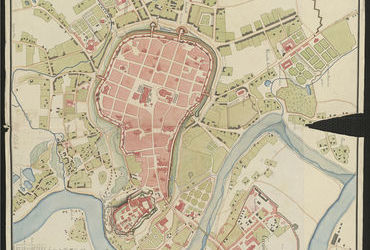 Plan miasta Krakowa i zamku krakowskiego oraz miasta Kazimierza z 1794 r. – tu prezentowany przy zachowaniu oryginalnego, wschodniego  zorientowania geograficznego; z lewej strony planu zaznaczone zostały czarną, poprowadzoną zakosami linią, okopy kościuszkowskie  (Staatsbibliothek zu Berlin, Kartenabteilung, sygn. SBB III C, Kart X, 38027).