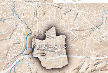 Mapa 70. Kurdwanów. Orientacyjna lokalizacja dawnej wsi Kurdwanów w obecnych granicach Krakowa – na planie miasta oznaczono jej położenie w kształcie wyznaczonym granicami jednostki katastralnej, jaką stanowiła, ze wskazaniem najstarszego, historycznego centrum Kurdwanowa w rejonie dzisiejszej ulicy Cechowej.