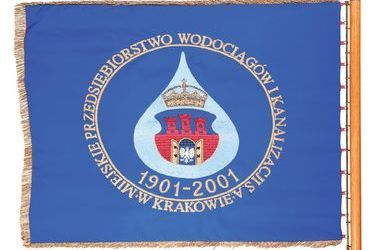 (703) Sztandar Miejskiego Przedsiębiorstwa Wodocigów
i Kanalizacji w Krakowie (udostępnione
przez MPWiK S.A.)