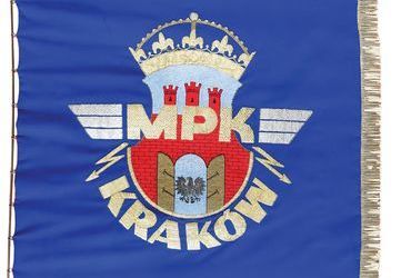 (705) Historyczny sztandar Miejskiego Przedsiębiorstwa
Komunikacyjnego w Krakowie (udostępnione
przez MPK S.A.)