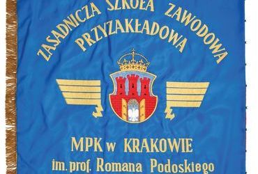(706) Historyczny sztandar szkoły zawodowej
przy Miejskim Przedsiębiorstwie Komunikacyjnym
w Krakowie (udostępnione przez MPK S.A.)